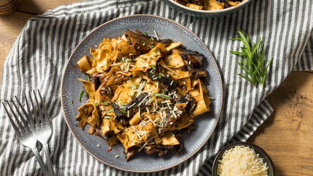 Pappardelle di pane carasau con i funghi